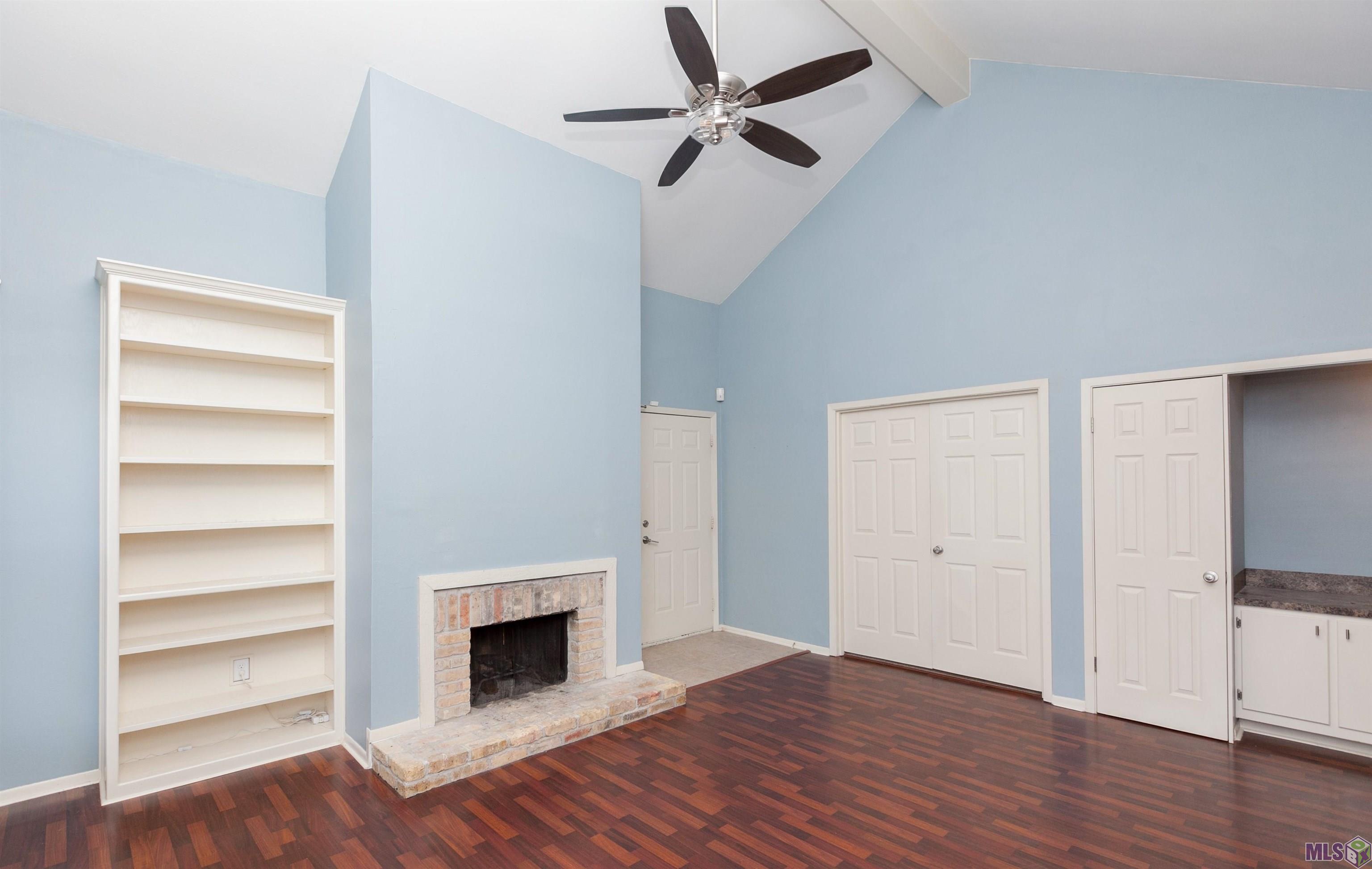 8155 Jefferson Highway, Unit 1301 Baton Rouge, LA 70809 - Photo 3 of 18 Living Room