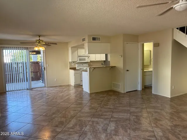 $1,600 | 13212 North 3rd Way, Phoenix, AZ 85022