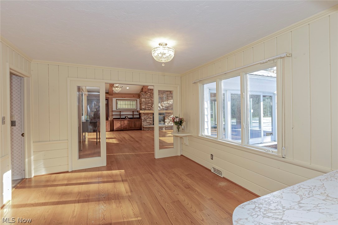 28430 Edgedale Road Pepper Pike, OH 44124 - Photo 15 of 35 Glass doors to the GREAT Room near the eat-in kitchen space