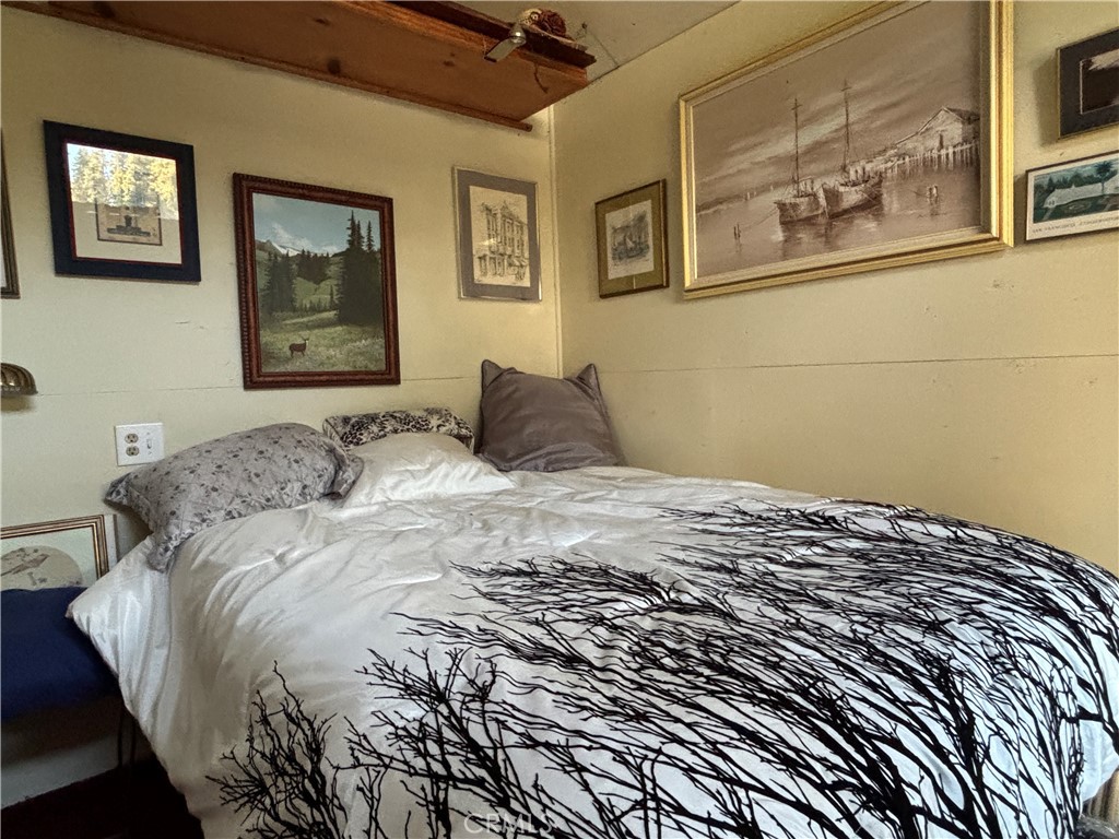 9478 Jones Creek Road, Unit 14 Forest Ranch, CA 95942 - Photo 20 of 35 a bedroom with a bed and painting on the wall