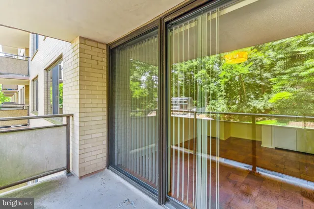 $1,950 | 5225 Pooks Hill Road, Unit 116N, Bethesda, MD 20814