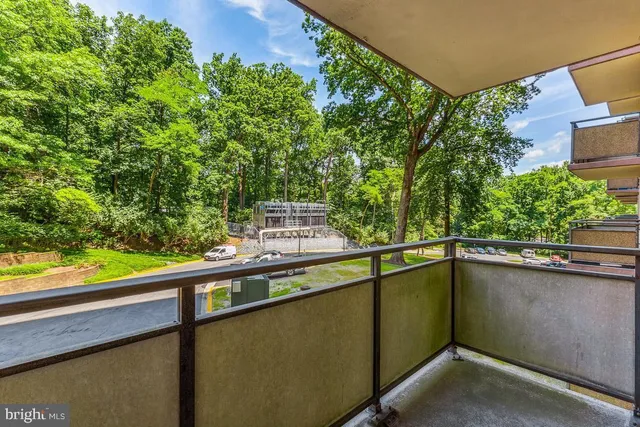 $1,950 | 5225 Pooks Hill Road, Unit 116N, Bethesda, MD 20814