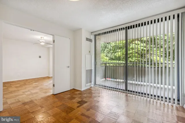 $1,950 | 5225 Pooks Hill Road, Unit 116N, Bethesda, MD 20814