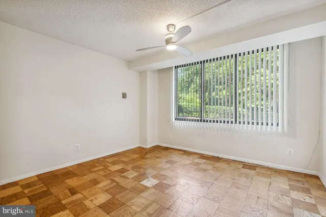 $1,950 | 5225 Pooks Hill Road, Unit 116N, Bethesda, MD 20814