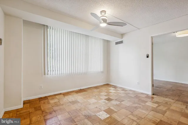 $1,950 | 5225 Pooks Hill Road, Unit 116N, Bethesda, MD 20814