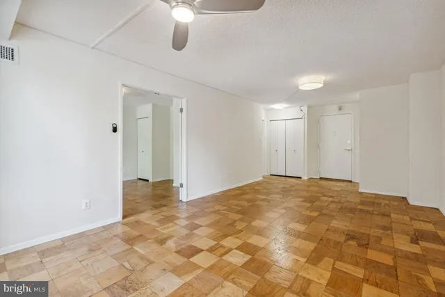 $1,950 | 5225 Pooks Hill Road, Unit 116N, Bethesda, MD 20814