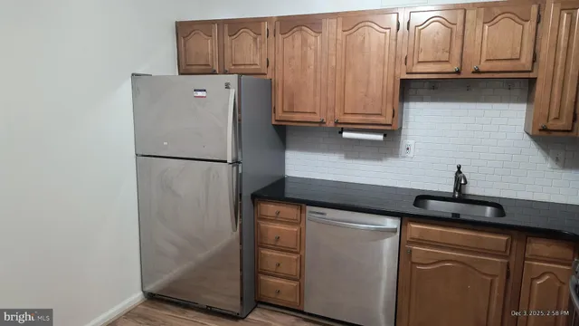 $1,950 | 5225 Pooks Hill Road, Unit 116N, Bethesda, MD 20814