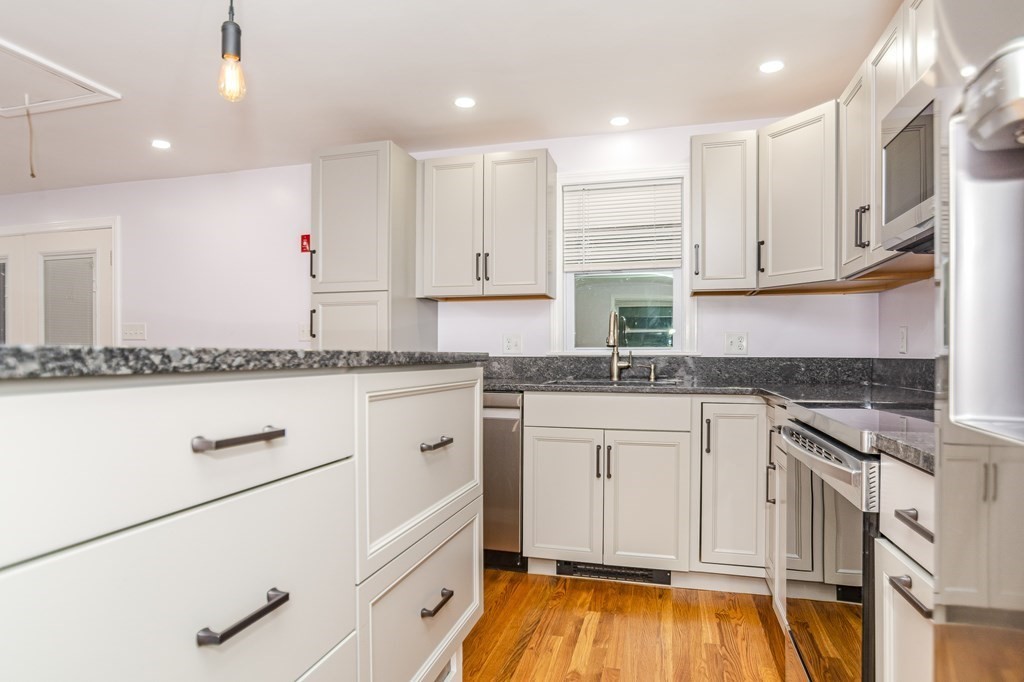 12 Putnam Road Billerica, MA 01821 - Photo 5 of 34