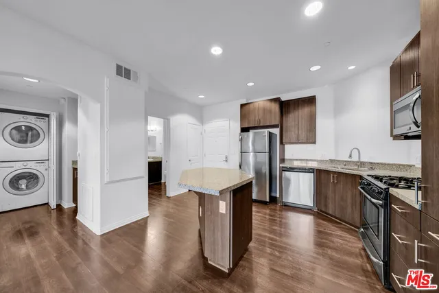 $2,195 | 1408 West Washington Boulevard, Unit 304, Los Angeles, CA 90007