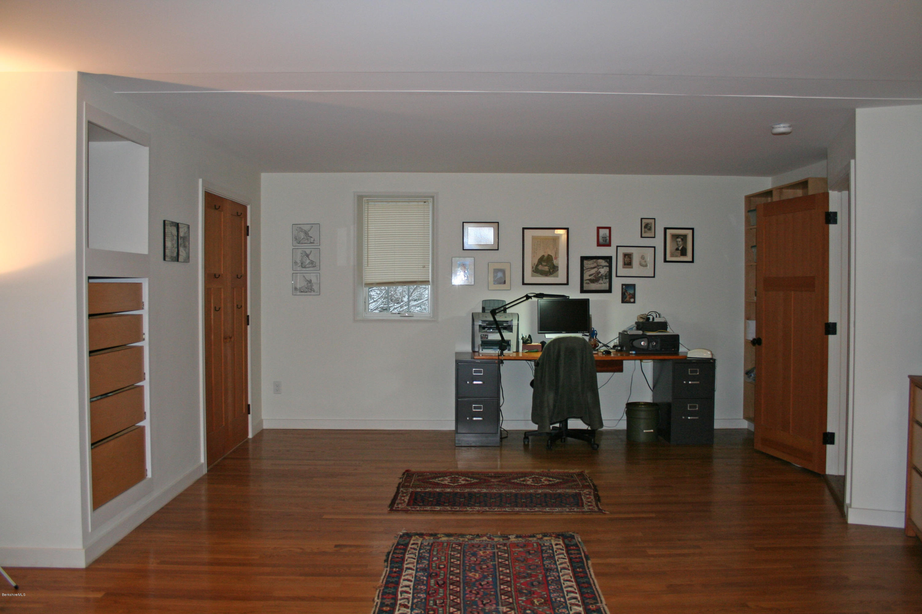 945 State Road Richmond, MA 01254 - Photo 16 of 32 a living room with furniture
