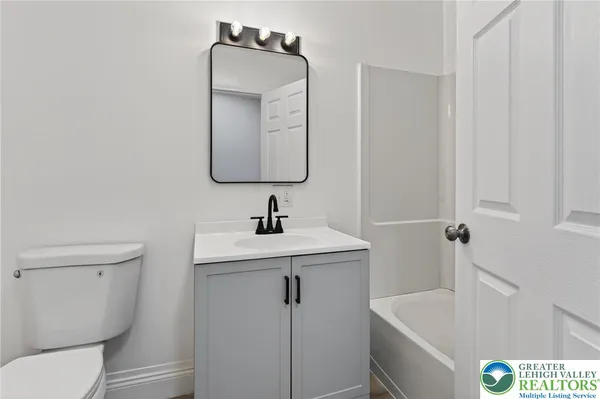 $219,900 | 40 West Garibaldi Avenue, Nesquehoning, PA 18240