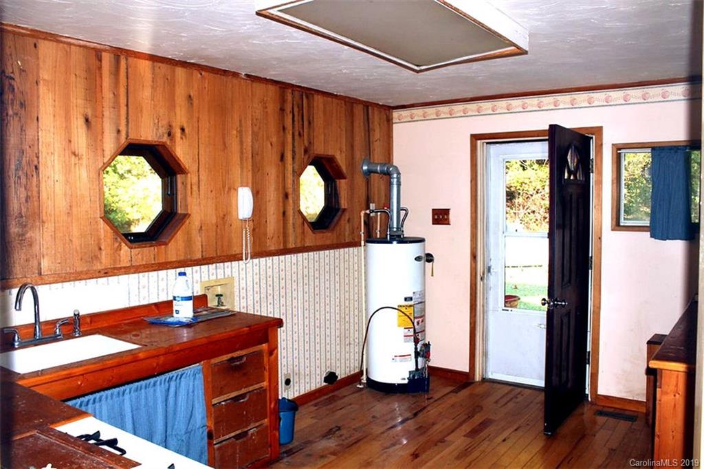 444 Hickory Cove Road Bryson City, NC 28713 - Photo 14 of 42 Gallery Image 14