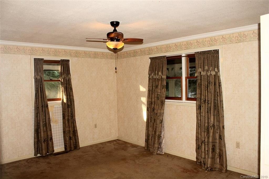 444 Hickory Cove Road Bryson City, NC 28713 - Photo 15 of 42 Gallery Image 15