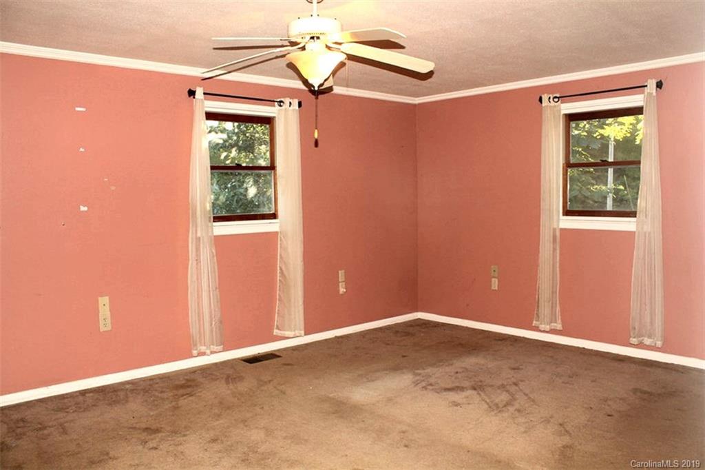 444 Hickory Cove Road Bryson City, NC 28713 - Photo 19 of 42 Gallery Image 19