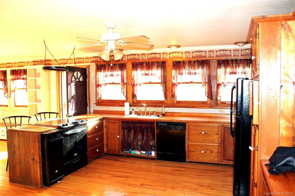444 Hickory Cove Road Bryson City, NC 28713 - Photo 8 of 42 Gallery Image 8