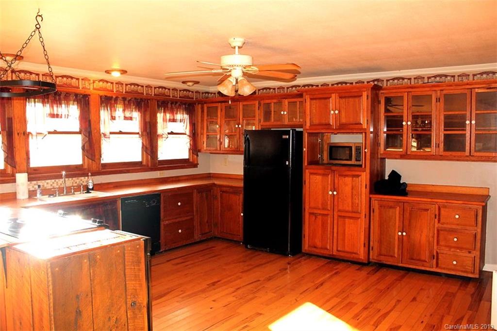 444 Hickory Cove Road Bryson City, NC 28713 - Photo 9 of 42 Gallery Image 9