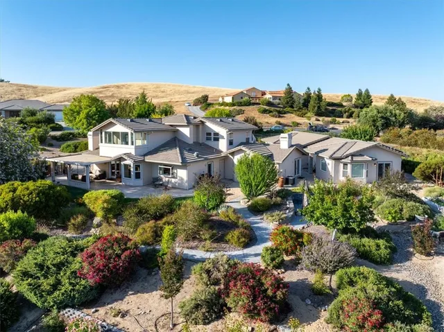 $2,050,000 | 2035 Calle Pattito, Templeton, CA 93465