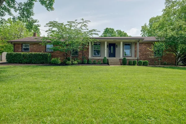 $499,900 | 111 Pin Oak Drive, Hendersonville, TN 37075