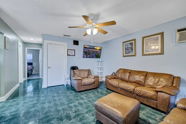 $525,000 | 205 Liverpool Drive, Austin, TX 78745