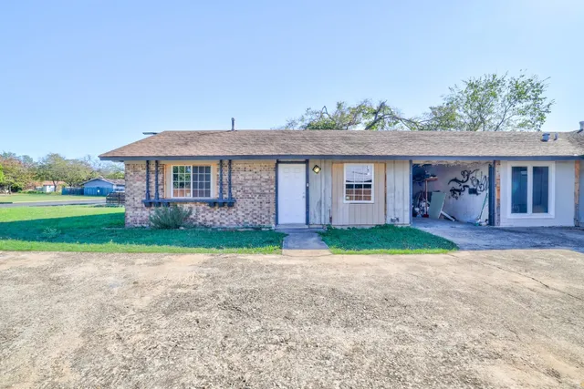 $525,000 | 205 Liverpool Drive, Austin, TX 78745