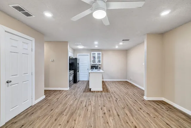 $525,000 | 205 Liverpool Drive, Austin, TX 78745