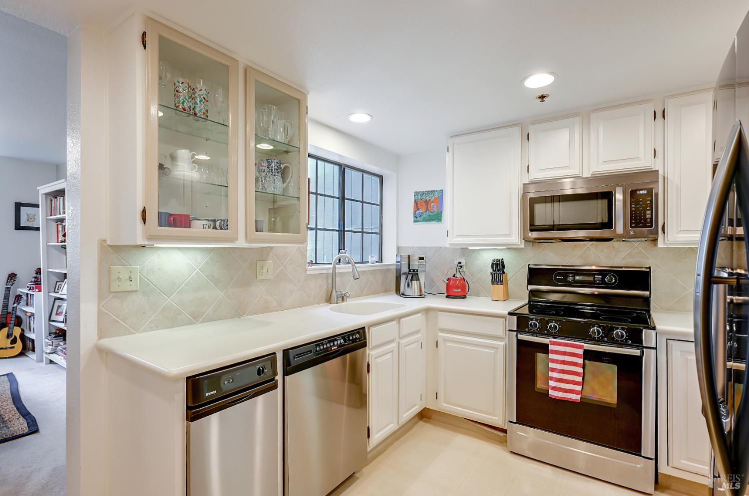 110 Redhawk Road Novato, CA 94949 - Photo 8 of 42 Gallery Image 8