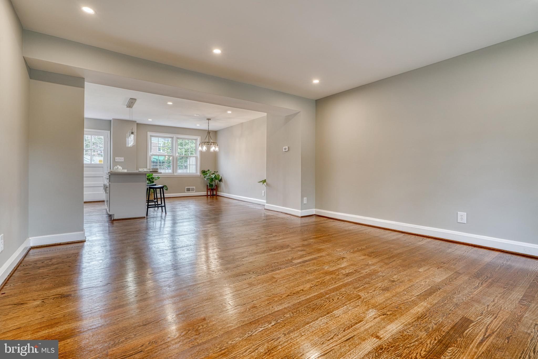 7041 Heathfield Road Baltimore, MD 21212 - Photo 3 of 45