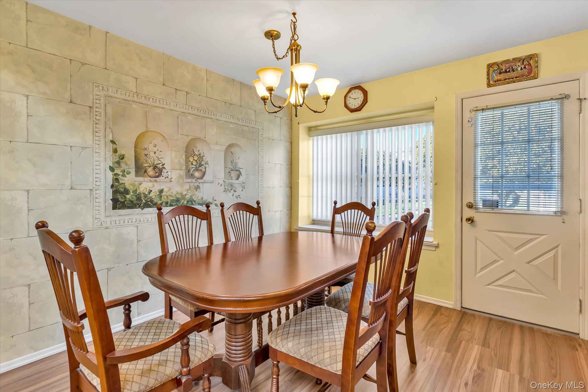 20 Primrose Lane North Babylon, NY 11703 - Photo 6 of 19 a dining room with furniture and window