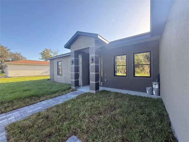 a view of a house with a backyard