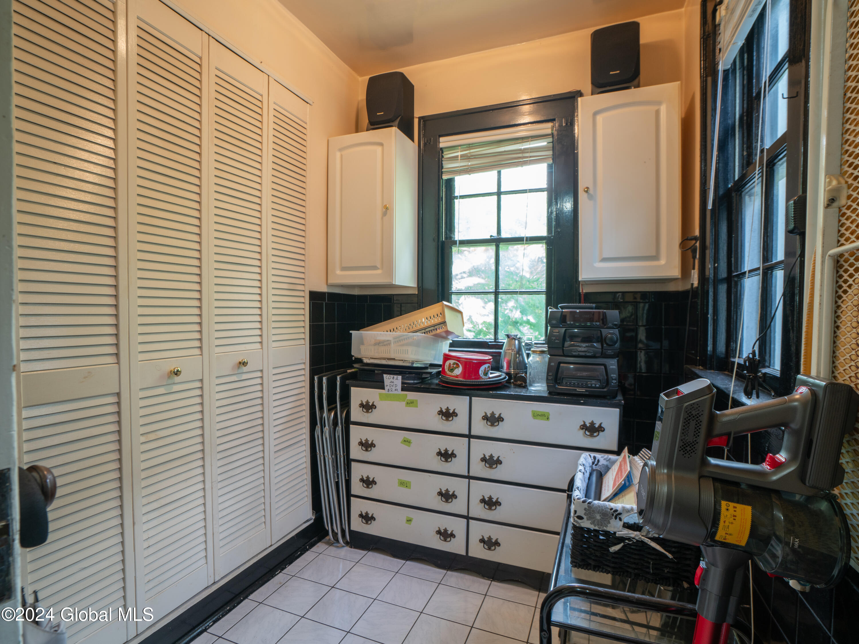 1387 Keyes Avenue Schenectady, NY 12309 - Photo 11 of 42 DSC06507