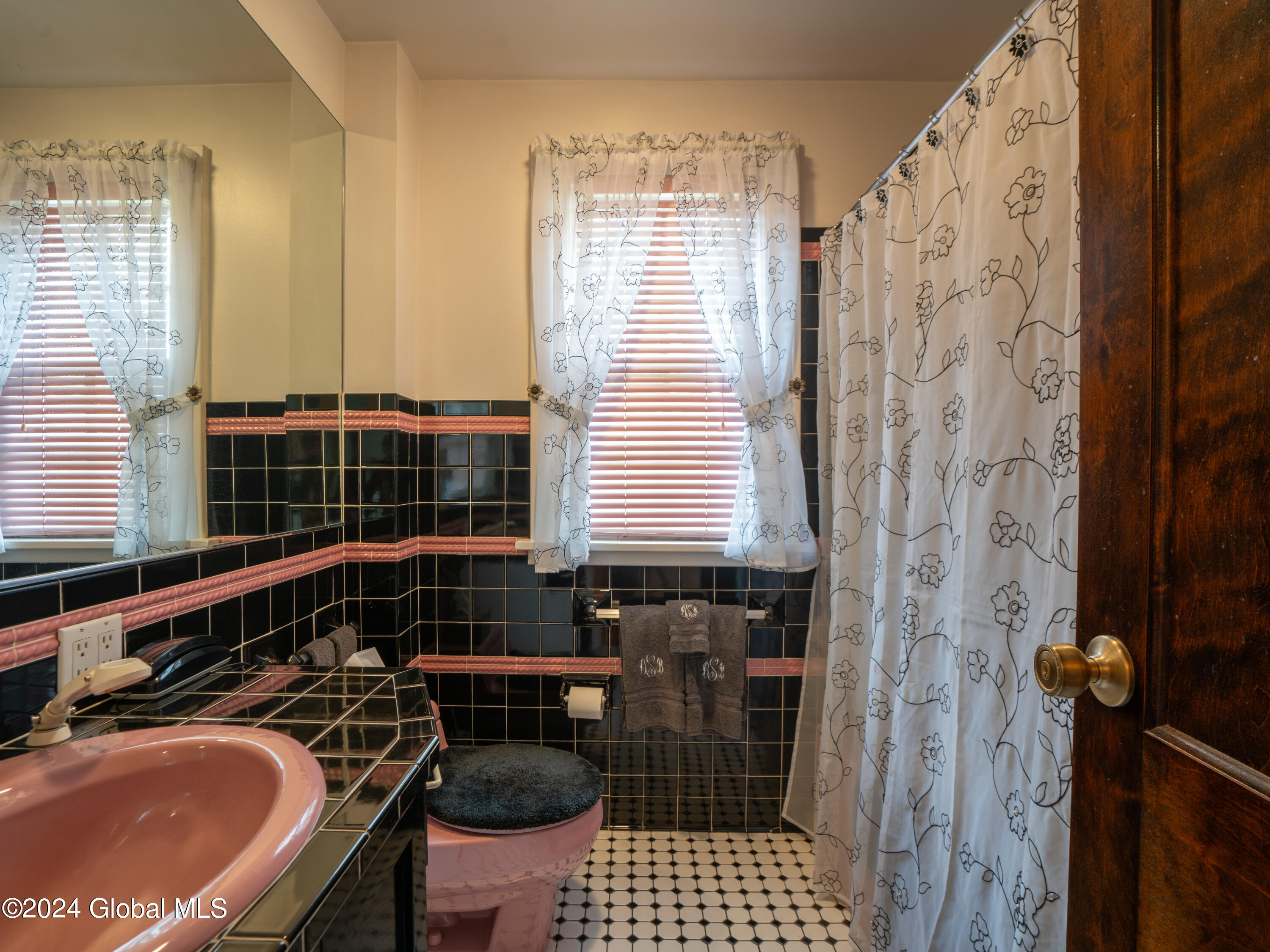 1387 Keyes Avenue Schenectady, NY 12309 - Photo 23 of 42 DSC06509