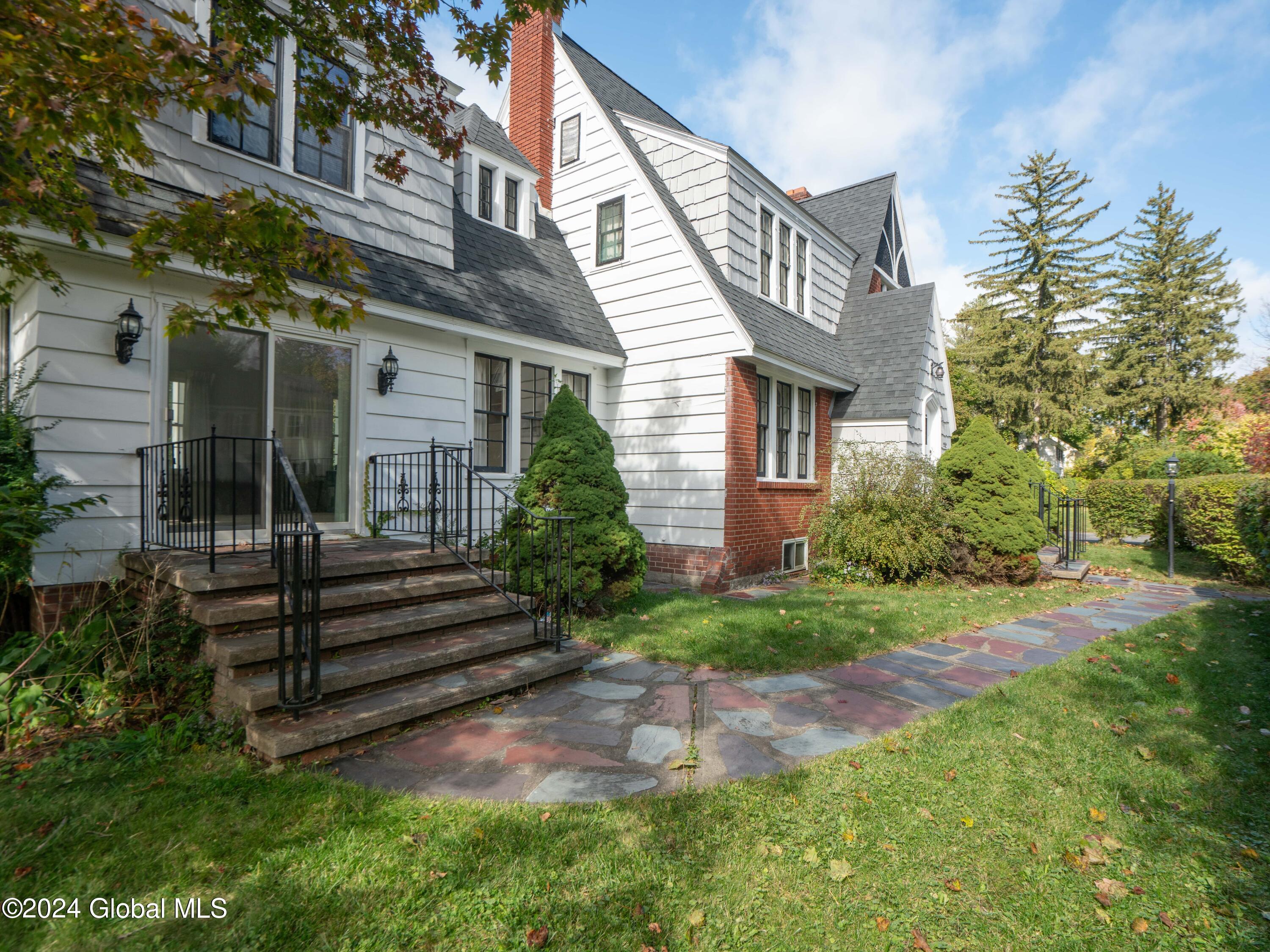 1387 Keyes Avenue Schenectady, NY 12309 - Photo 6 of 42 DSC06486-min