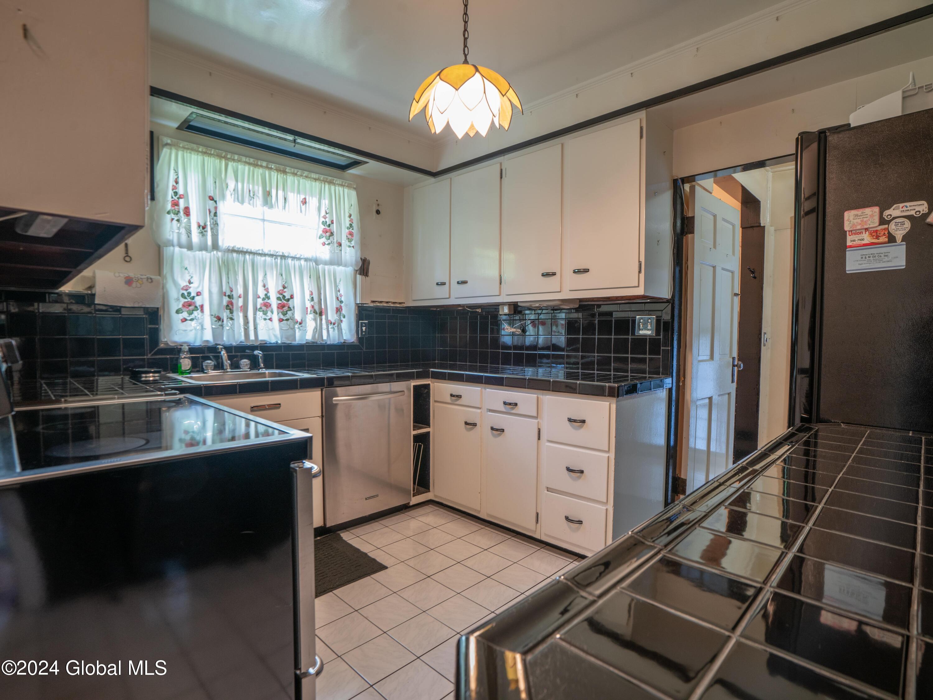 1387 Keyes Avenue Schenectady, NY 12309 - Photo 8 of 42 DSC06492-min