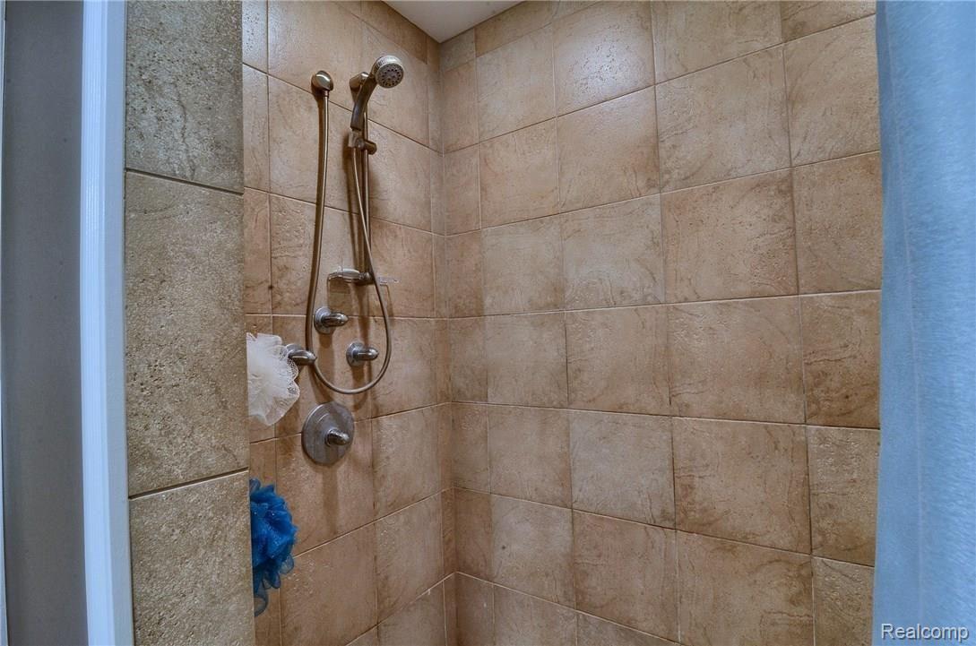 3364 Frembes Road Waterford, MI 48329 - Photo 17 of 25 Master_Bathroom_Shower.jpg