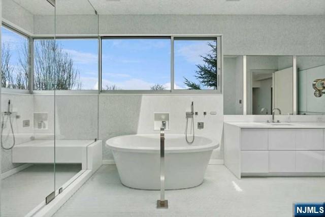 532 Winthrop Road Teaneck, NJ 07666 - Photo 15 of 42 a bathroom with a bathtub and a sink