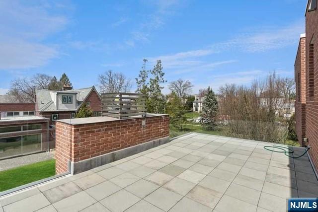 532 Winthrop Road Teaneck, NJ 07666 - Photo 32 of 42 a terrace with a city view