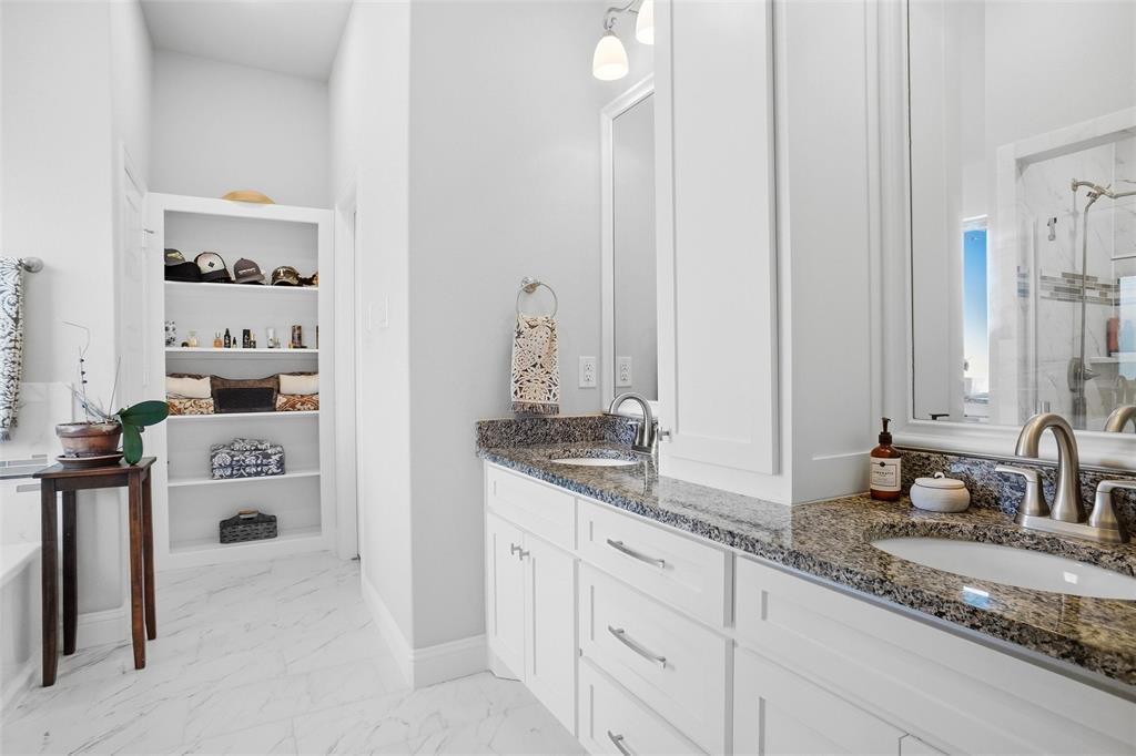 952 Sam Street Springtown, TX 76082 - Photo 25 of 40 Master Bathroom