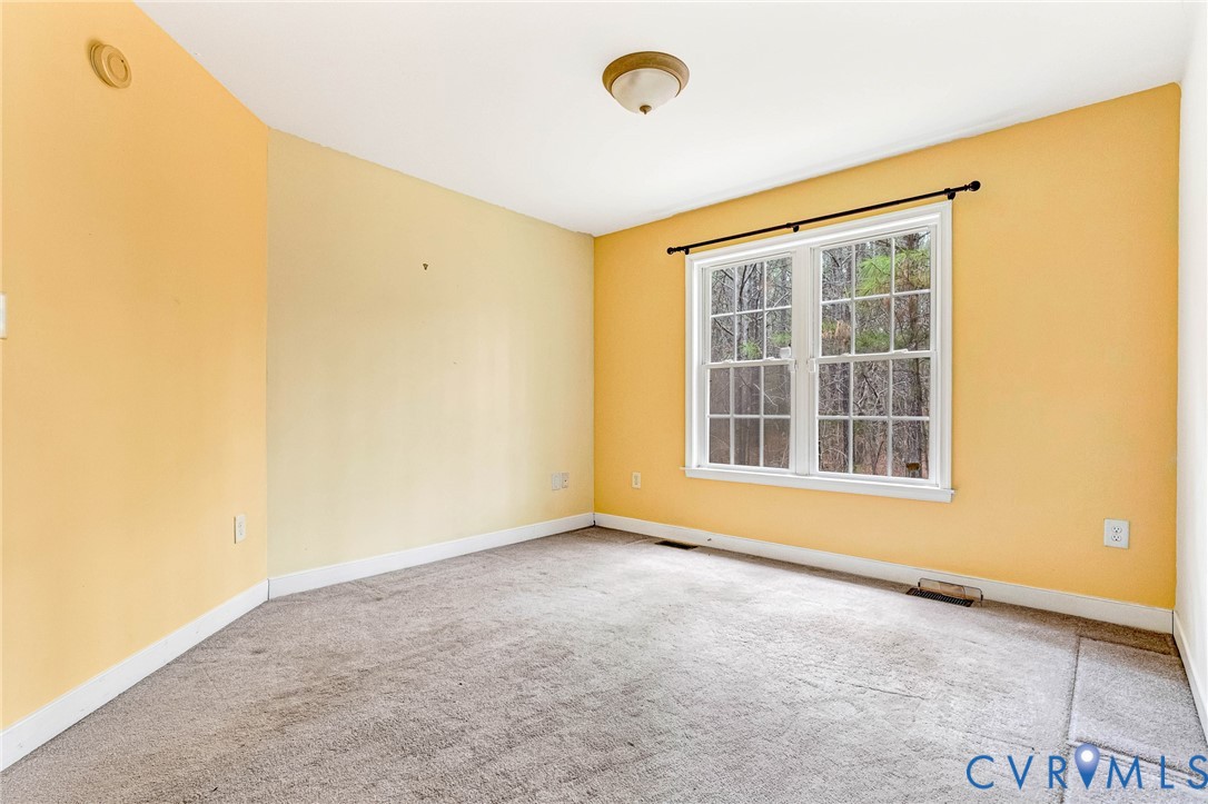 19423 Indian Road Petersburg, VA 23805 - Photo 19 of 34 an empty room with windows
