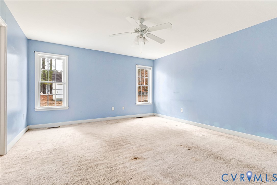 19423 Indian Road Petersburg, VA 23805 - Photo 22 of 34 an empty room with windows and ceiling fan