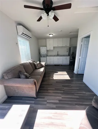 $1,845 | 10427 Danube Avenue, Granada Hills, CA 91344