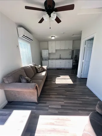 $1,845 | 10427 Danube Avenue, Granada Hills, CA 91344