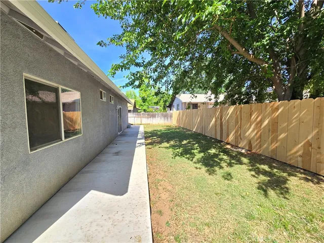a view of backyard with garden