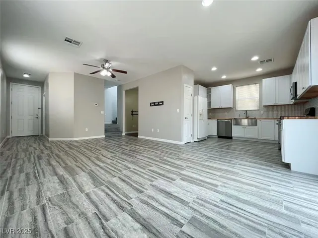 $2,100 | 774 Proud Waters Court, Las Vegas, NV 89178