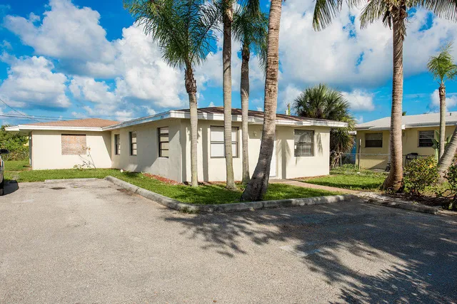 $2,275 | 1713 Northeast 3rd Avenue, Delray Beach, FL 33444