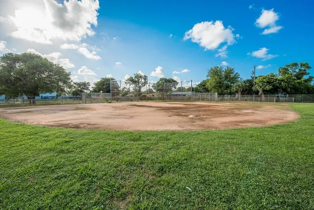 $2,275 | 1713 Northeast 3rd Avenue, Delray Beach, FL 33444