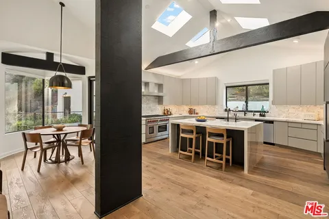 $5,395,000 | 28222 Via Acero, Malibu, CA 90265
