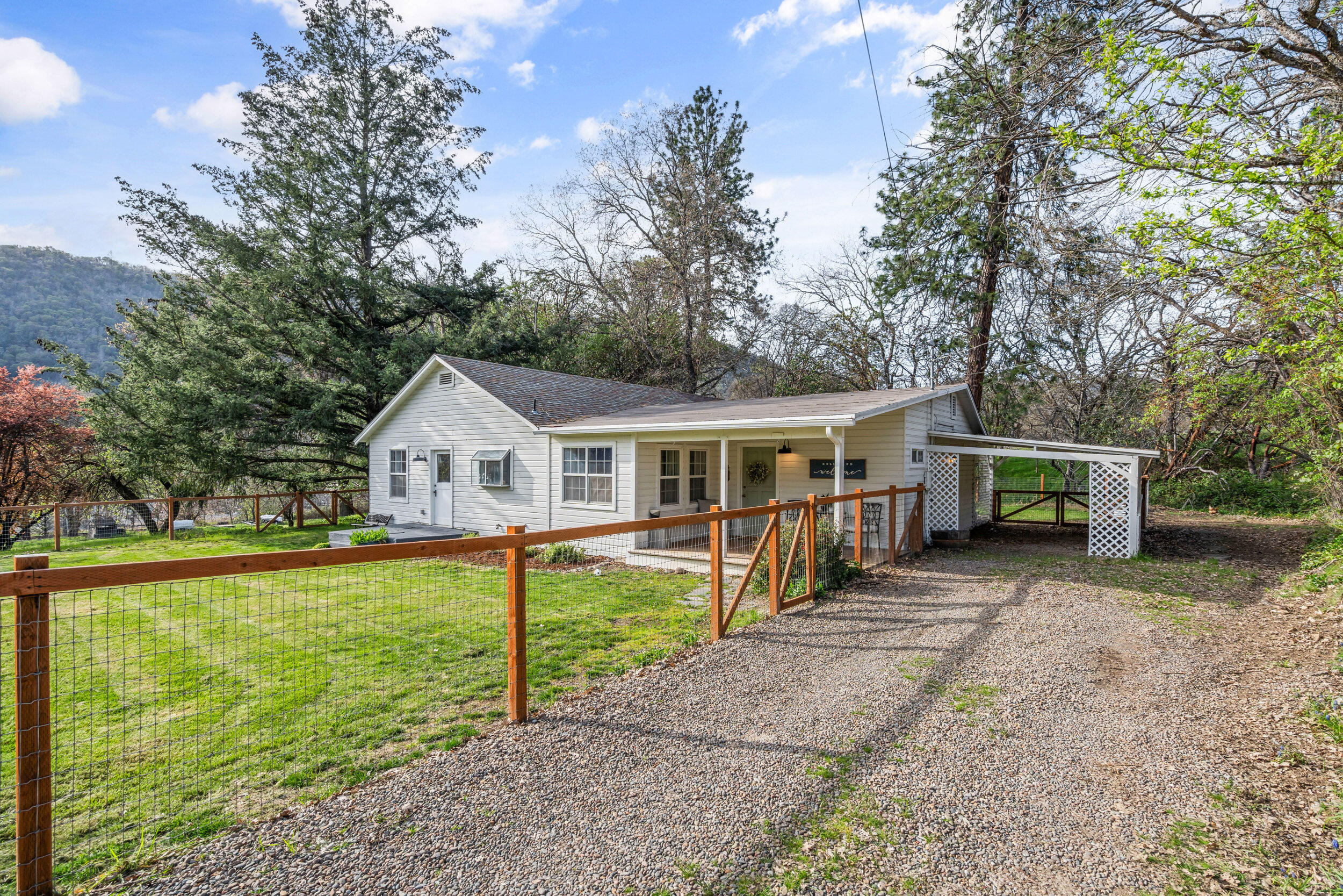 642 Upper River Road Central Point, OR 97502 - Photo 2 of 50 Sweet Mtn views