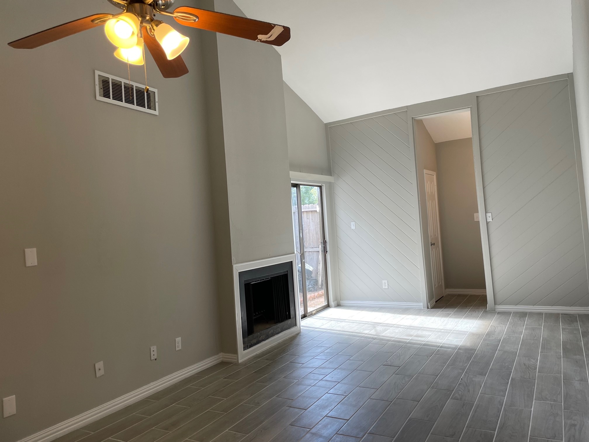 6401 Deihl Road, Unit 202 Houston, TX 77092 - Photo 12 of 22 Living room