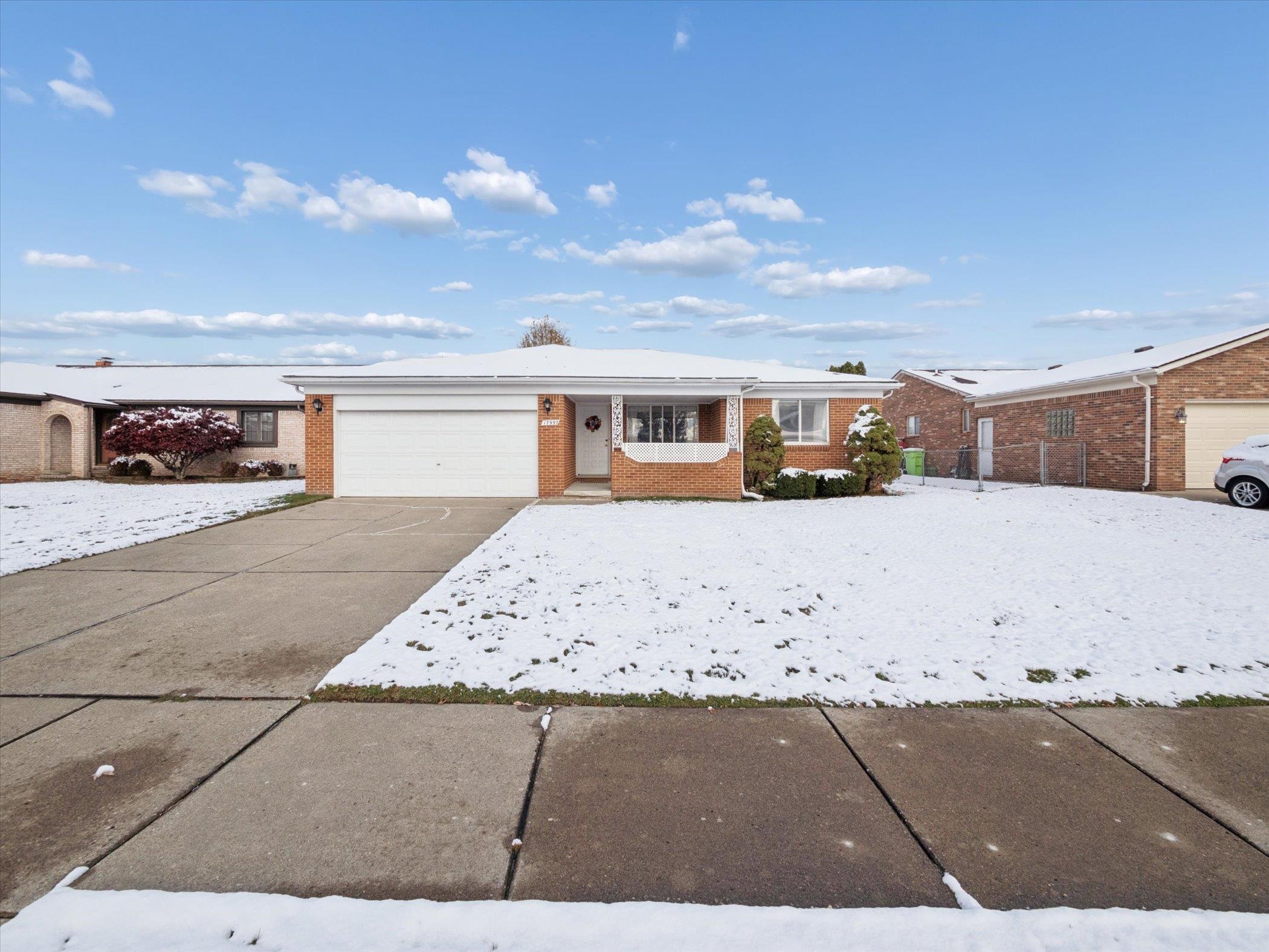 17997 Autumn Lane Macomb, MI 48044 - Photo 3 of 50 50194231-cfb1683b-e64c-4872-a04a-e1ec7866f56f.JPG