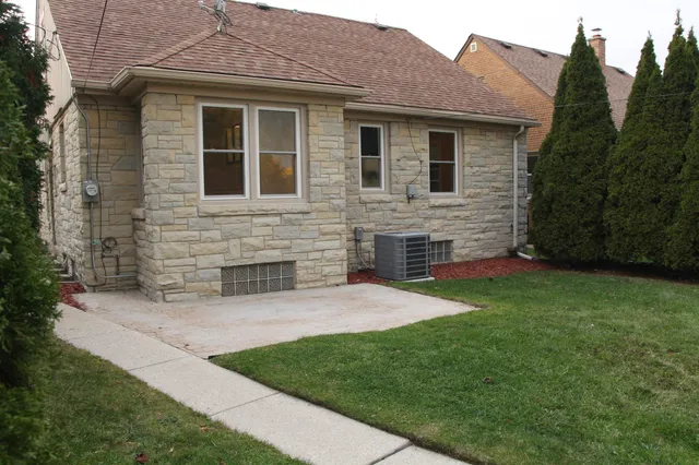 $275,000 | 2870 South 47th Street, Milwaukee, WI 53219